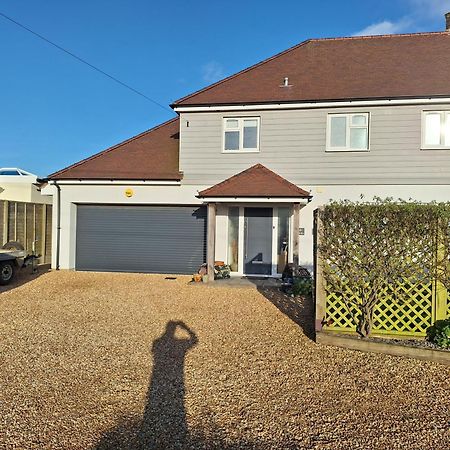 By The Sea, Home From Home Sleeps 6 Milford on Sea Bagian luar foto